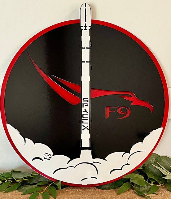 SpaceX Falcon 9: front view of Falcon 9 rocket and white smoke detail.